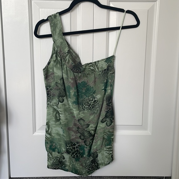 NWOT Guess Large Tropical Floral Printed Single Shoulder Tank Top - Picture 2 of 4